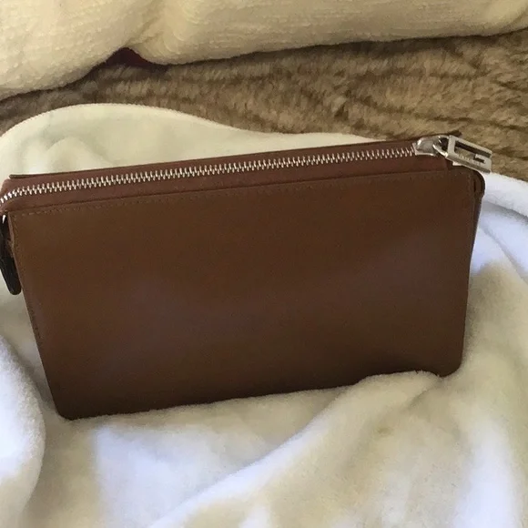 Gucci - Picture 1 of 10